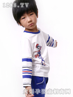 小豬班納白色圓領(lǐng)長袖針織衫